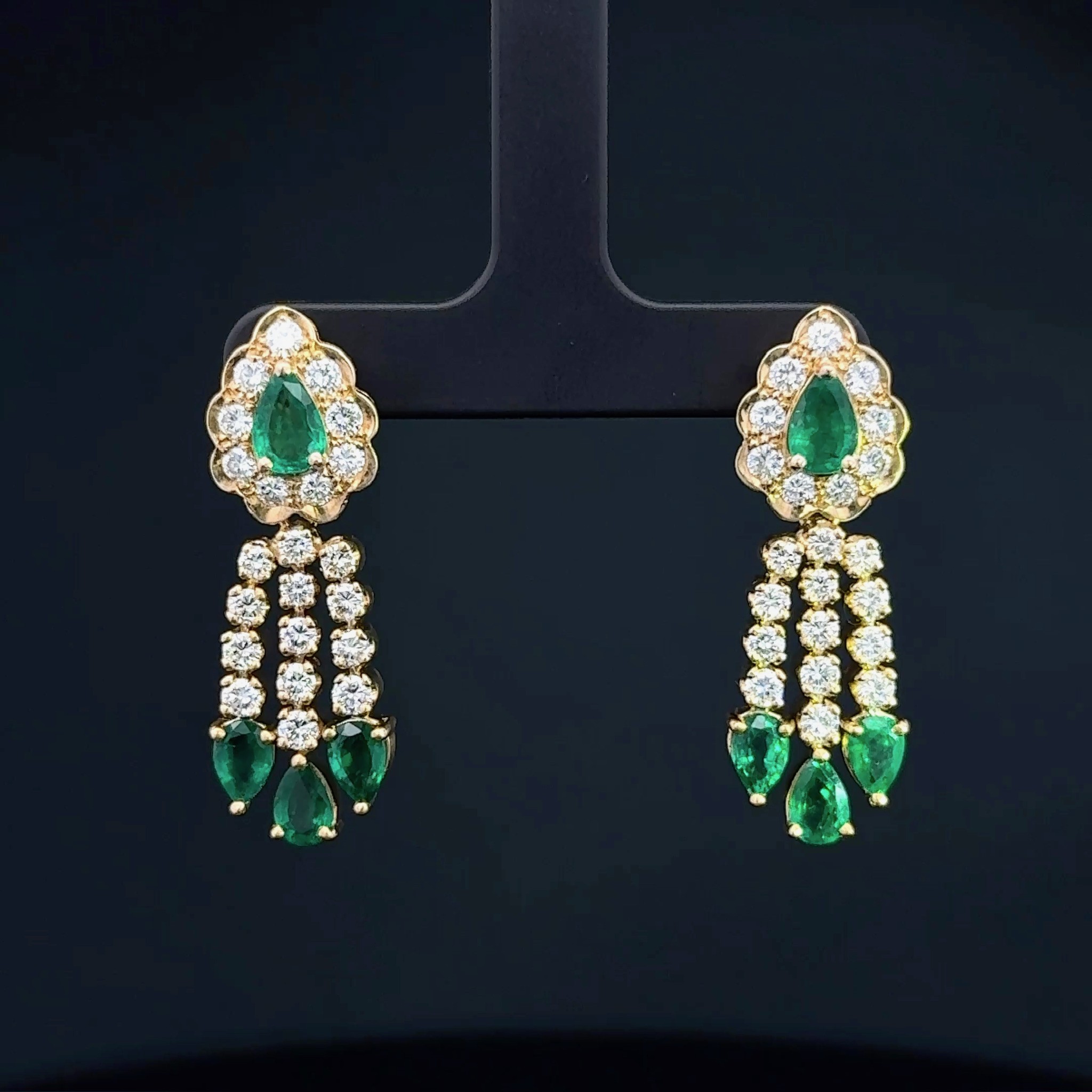 Drop emerald earring